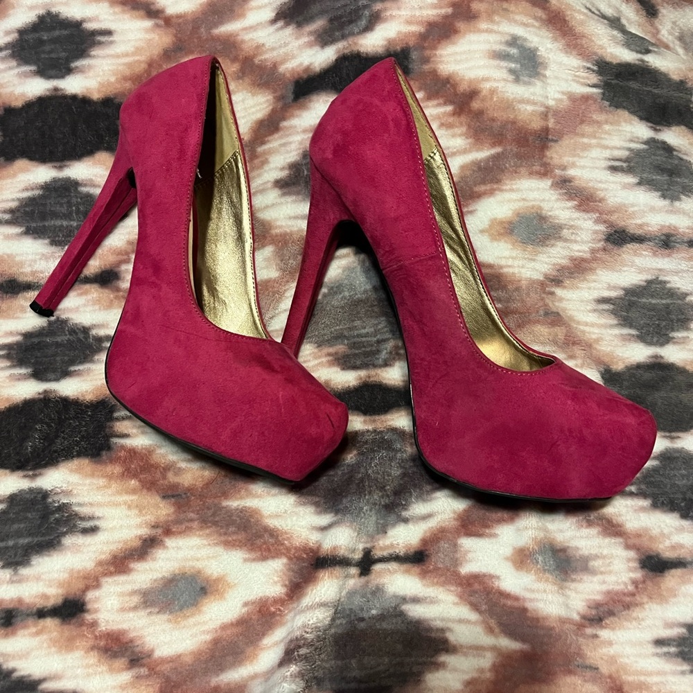 HOT PINK HEELS